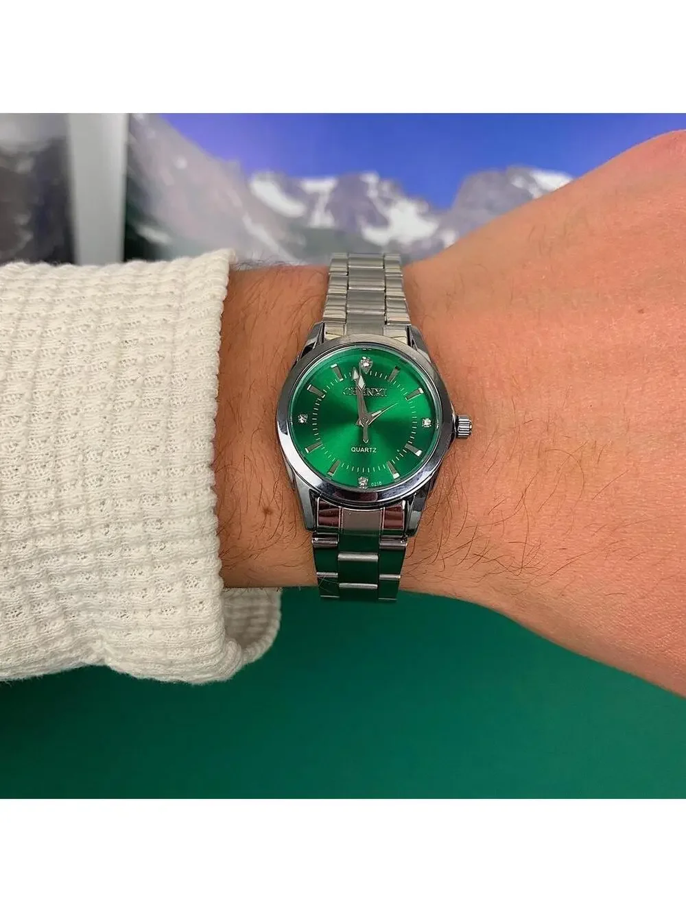 Y2k style Silver Classy Quartz Round Green Stainless Steel Watch. Stainless stee